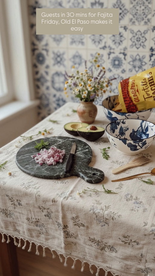 Getting ready for a little party with friends…Do you know the reason? It’s the @oldelpaso_ch 40’s years birthday in Switzerland🎉

Ohh their tortillas you already know, saved my mornings and my evenings so many times😅😅😅😅
But when I invite friends I go for fajitas and nachos. Everyone loves it and it doesn’t take longer than 30 minutes👌

Recipe: 
3 Bell peppers different colors
2 Red onions
Chicken meat 330g 
Add some condiments for fajitas
Let in the oven until ready👌

I like to grill the tortillas a little bit and then spread some Salsa dip from Old El Paso and then the fajitas… mmmmmmm😅

For the nachos I mixed some avocado with onions, tomatoes and some lime juice on top. 

Create your own Old El Paso table. Tag @oldelpaso_ch #OEP40Jahre and the best post will win 300 CHF Coop voucher! 
Good luck!

#40YEARSOFTacos #OldElPasoSwitzerland #Ad