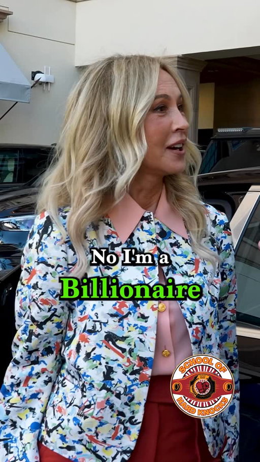 She’s a self made BILLIONAIRE 🤯 I interviewed @anastasiasoare in Beverly Hills on how she became a billionaire! I asked her the best financial advice she would give to the younger generation. Since she built @anastasiabeverlyhills into a billion dollar company in the beauty industry, I asked her how she stood out in such a competitive industry. Lastly, I asked her why she is still motivated to keep going after becoming a billionaire. #wealth #entrepreneur #financialfreedom #motivation