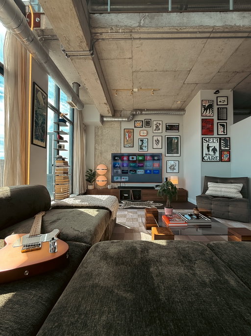 Some living room inspo for your Thursday afternoon ☀️🏙️