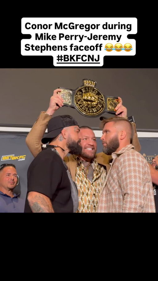 Conor McGregor during Mike Perry-Jeremy Stephens faceoff 😂😂😂

📸 @kathiavega95 

#BKFCNJ #bkfc82 @bareknucklefc  @platinummikeperry