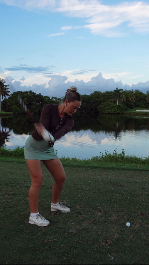 running out of daylight 🫠 how do you feel about ending a round short??

#golf #golfgirl #womensgolf #golfswing #golfer #birdies #sunset #twlight #asmr