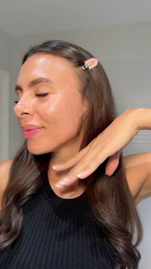 From removing peach fuzz to perfect brows, the BareMe™ 2-in-1 makes every detail effortless - and gives your makeup the flawless base it deserves 🌸✨

#RemingtonUK