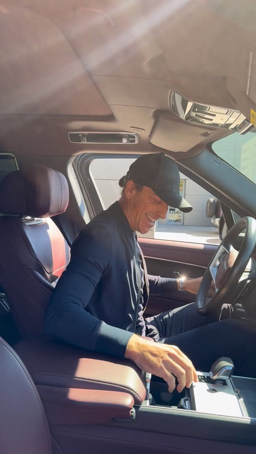 RANGE ROVER
Proud Ambassador
Negro / rojo
@rangerover