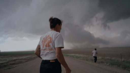@artlist.io sent @christopherballadarez and I on a once in a lifetime adventure following @krystlejwright and @nampix Storm Chasing through Tornado Alley in the US! Full video live now, link in bio