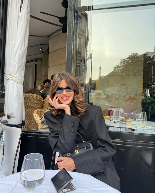 «Parisian chic» 
Ни один город мира мне не идёт так, как Париж, — получается, что на своём месте, получается, с любимыми людьми, получается, счастливый человек🤍
