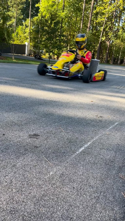 Waking up the neighbors… 

#Karting #NASCAR #RoadCourse
