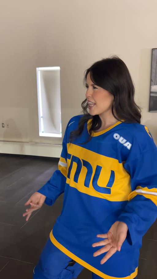 When you accidentally match, but it’s just the team uniform!😅

#BeBold | @tmubold
🎥 @sportlifestyleswithlauren