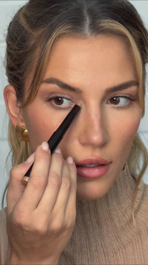 Effortless definition 🤍 I’ve been loving how easy these @lauramercier eyeshadow sticks are to use, just a quick smudge and done 👌🏻#LauraMercierPartner