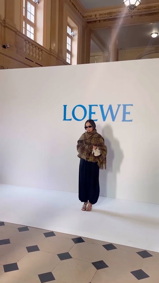 come with me + @saks to Jack and Lazaro’s @loewe debut at #PFW! Congratulations to such an incredible debut collection #loewe spring summer 2026