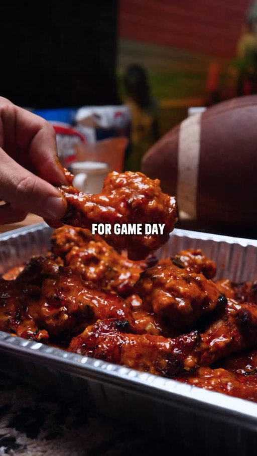 Spicy garlic chicken wing sauce is the perfect pairing for game day 🌶️

Recipe:
-Melt 2 sticks of unsalted butter over medium-low heat.
-Add six cloves of chopped garlic and sauté.
-Stir in 1 cup hot sauce, 4 tsp red pepper flakes, 1 tsp worcestershire sauce and simmer for around 5 minutes to combine everything.
-Pour over chicken wings and enjoy!

#chickenwings #buffalowings #wingsauce