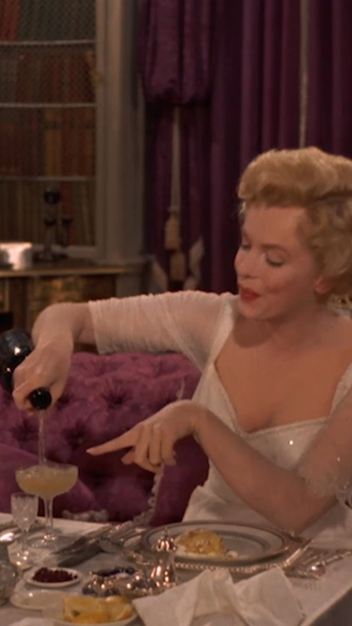 You don’t know the life of a showgirl, babe… but Elsie sure did.

Marilyn Monroe in THE PRINCE AND THE SHOWGIRL ('57)