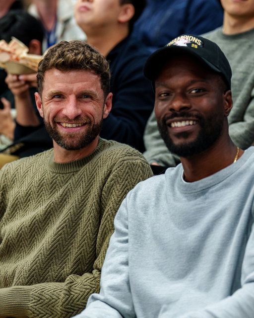 Müller mania! 👏

Thomas Müller, joined by Tosaint Ricketts, is in the building for tonight's #Canucks game!