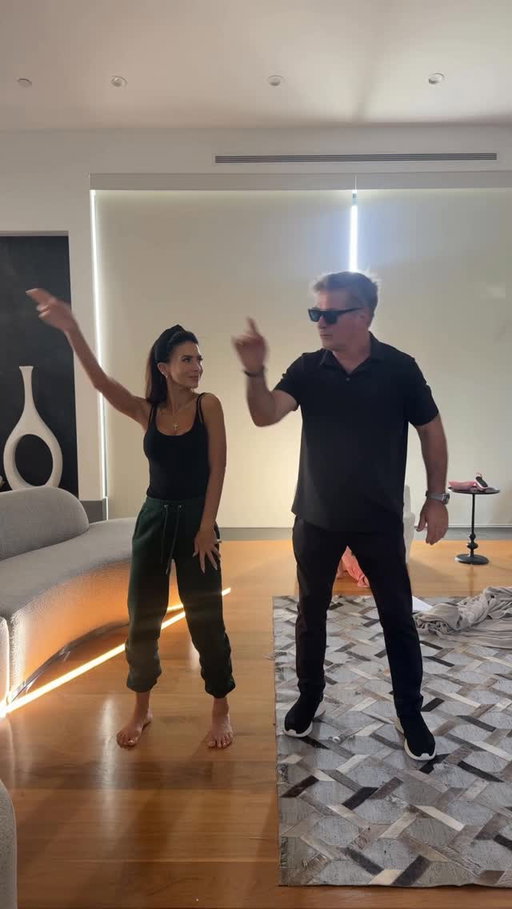Sometimes I think @alecbaldwininsta wants to be on  @dancingwiththestars #DWTS 🤣 #alecbaldwin #hilariabaldwin