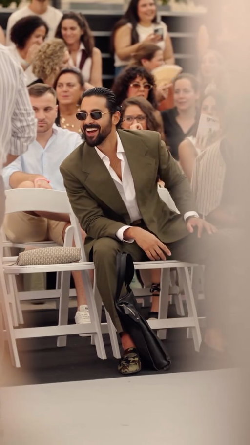 What if these loafers could change everything? 🤯 What do you think? What if these loafers could change everything?
Most people wouldn’t dare to try this until now.
I believe the way we dress is part of our personality.
I’m bold, I’ve got charisma, and I have confidence in myself.
And this style… I can pull it off perfectly.
It’s the clearest example that through clothing, you can show who you truly are.
——————
🇪🇸 ¿Y si te dijera que estos zapatos podrían cambiarlo todo? Tu qué piensas? Mucha gente no se atrevería a probar algo así… hasta ahora.
Creo que la forma en la que nos vestimos refleja parte de nuestra personalidad.
Soy atrevido, tengo carisma y mucha confianza en mí mismo.
Y este estilo… sé que puedo llevarlo perfectamente.
Es el mejor ejemplo de cómo, a través de la ropa, podemos mostrar quiénes somos realmente.

#mensfashion #modahombre #asmr #suitstyle #suit #grwm #perfume #loafers
