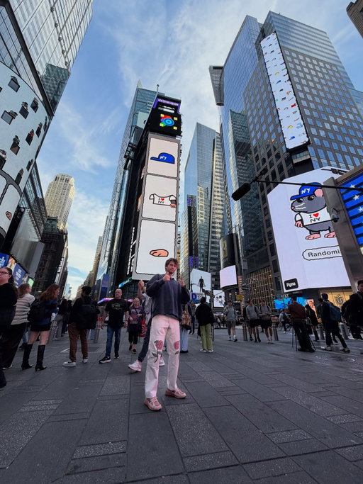 Lived in NYC for 10 years and finally made it on the big screen. Shout to @figma for letting me take over Time Square with rats. 

Animation by @_radnolan