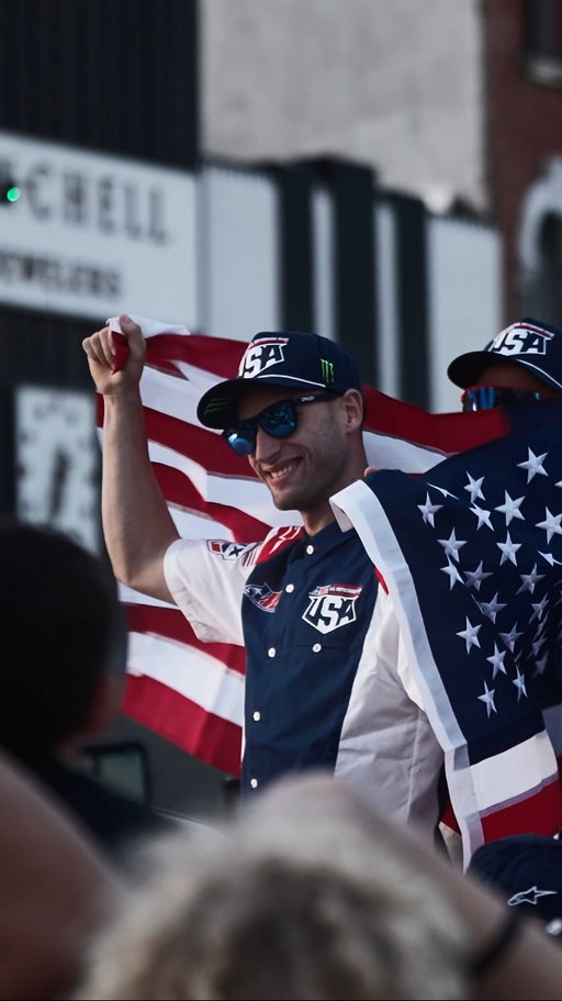 Motocross of Nations is here and it’s the best vibe as always! Let’s go Team Oakley and may the best country win 💪😎

#MXoN 📹: @onboardracingmedia