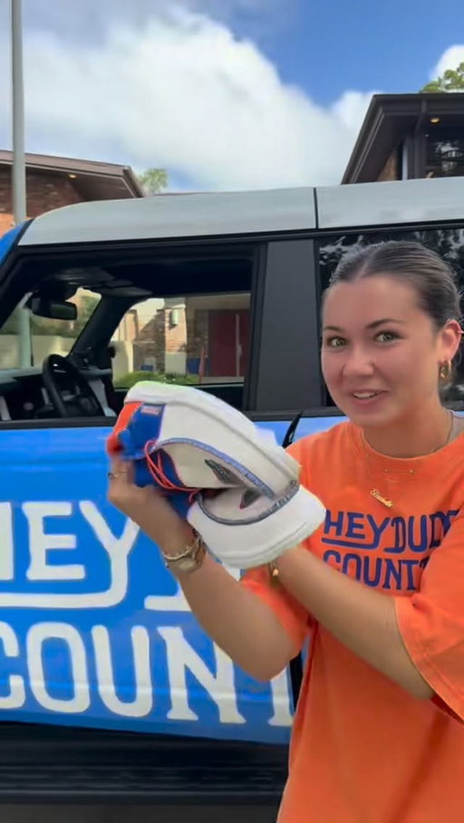 Elisheva's new whip 🥰😎 @heydude #ad #heydudepartner