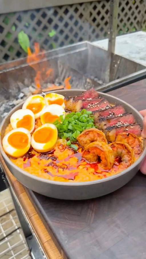 Ramen ASMR 

IB: @foodwithbearhands