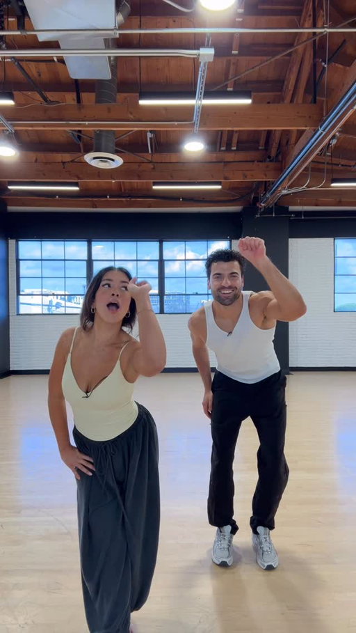 Vibing to Taylor’s new album 🎉🥳 @dancingwiththestars #dwts #TSTheLifeOfAShowGirl
