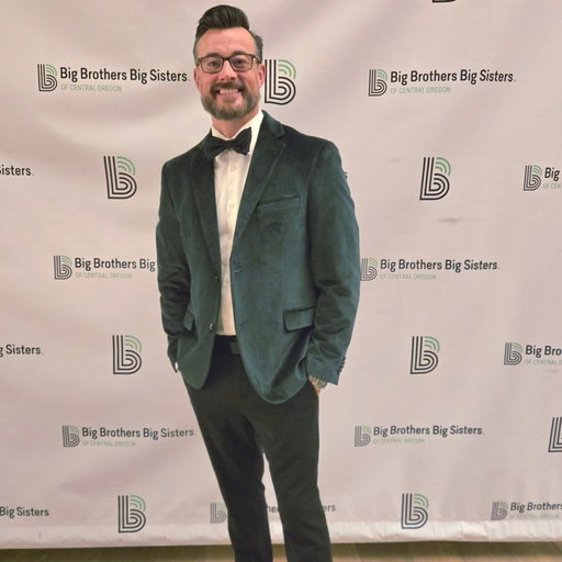 We did it again! Another incredible night hosting and performing at Big Brothers Big Sisters of Central Oregon's annual Comedy for Kids Sake event. This was my 7th year working with the organization and I'm always so honored and grateful to be involved. @jenn.d25 has poured her heart and soul into this award winning program and continues to impress me with her dedication to her community. Thanks to the entire #BBBSCO team, Molly May and the Marquam Agency,  and everyone who showed up to support the event and the program! @bbbsco