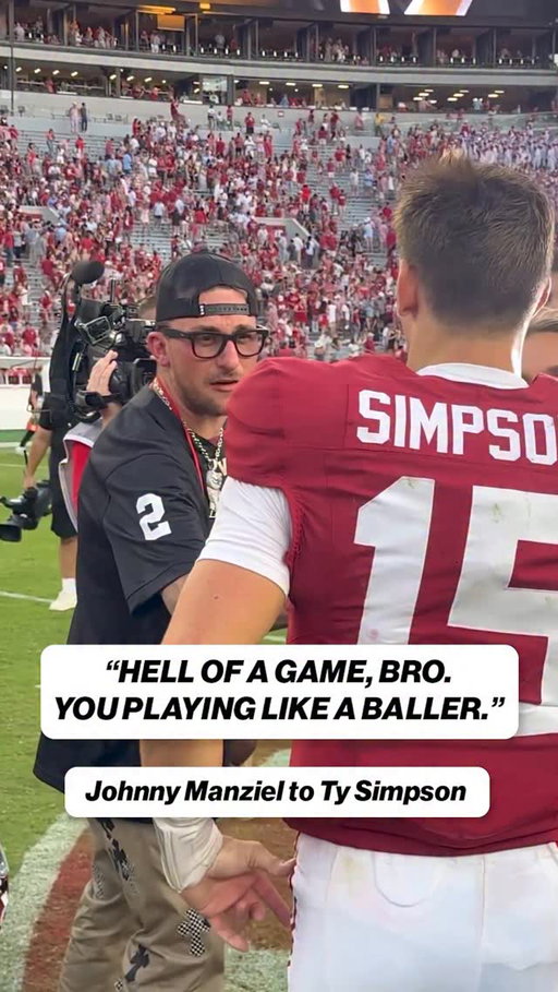 Johnny Manziel had to show @alabamafbl QB @ty_simpson06 some love after defeating Vandy 🙌

🎥 @tdalabamamag