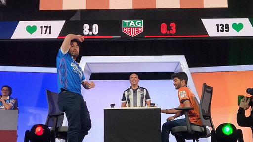 HIKARU THROWS GUKESH’S KING INTO THE CROWD TO CELEBRATE THE USA 5-0! @gmhikaru 

What an event!! 🔥👏 @checkmateusaind