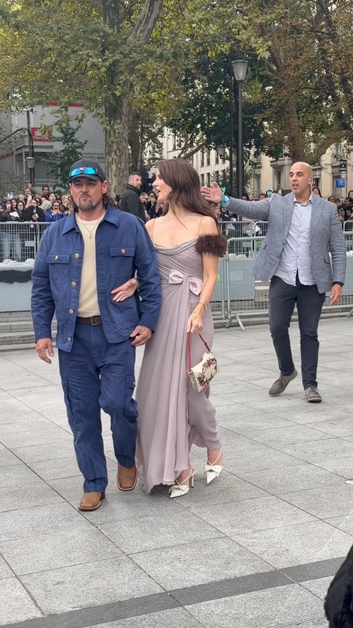 On the second to last day of fashion month: @honeymoon has arrived. #LanaDelRey spotted arriving to @maisonvalentino in Paris on the arm of her husband 💞