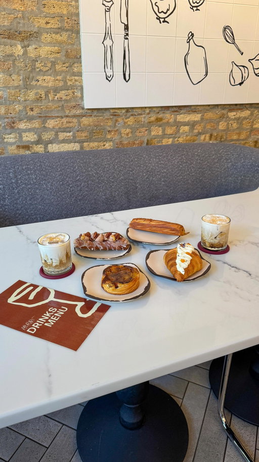 This chicago coffee shop needs to go to the top of your list right now 

Banana milk cold foam coffee, a carbonara croissant and crème brûlée danish, which are you reaching for?

Follow for more Chicagoland recommendations 🫶🏻

📍 abrah, lincoln park 

Chicago influencer, chicago lifestyle influencer, Chicago food; Chicago coffee shops, Chicago bakeries, best bakeries in Chicago