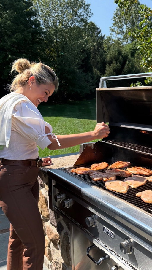 sharing a few ways I like to stock my fridge & pantry to make good choices easy and obvious on my @weightwatchers plan!! and feeding my family nourishing, whole foods without having to do a separate shop is always the goal #weightwatcherspartner