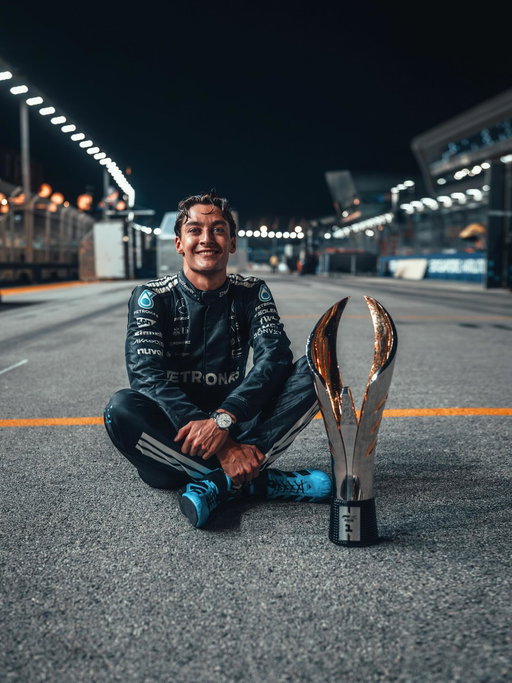 Back in 2018 I was here with Mercedes watching Lewis take an insane pole and win. I remember seeing him take a very cool pic on the circuit after the win and of myself dreaming of being in F1. 7 years later, it’s a special moment for me to win here in Singapore and to celebrate the moment with my team 🙌