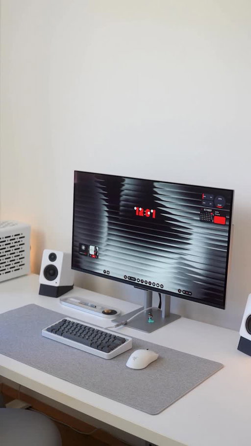 Your average Nothing enjoyer 👀

#desksetup #homeoffice #minimalsetup
