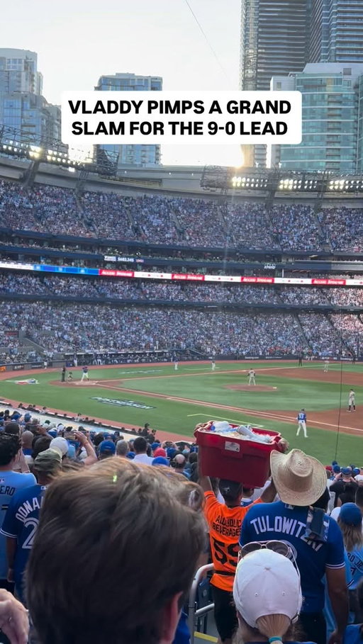 OH MY GOD VLADDY GRAND SLAM. 9-0. YANKEES SUCK LET'S GOOOOOO VLAD!

#bluejays #jays #Toronto #yankees #newyork #nyy #alds #mlb #baseball #fancam #fans #baseballfans #mlbfan #sports