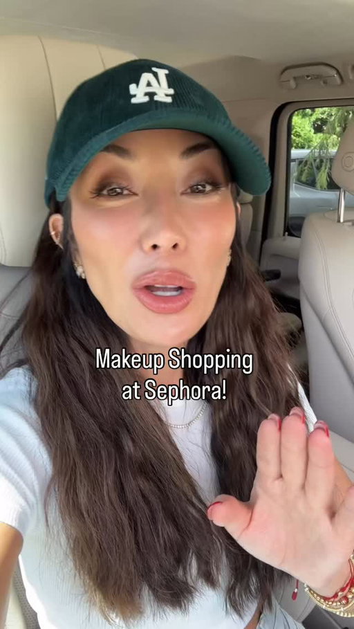 My friend Casie wanted to refresh her makeup for her 40th birthday, so we went on a shopping trip to @sephora!