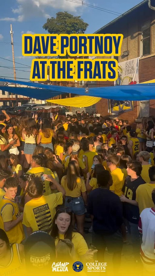 Dave Portnoy MADE A SPECIAL APPEARANCE 👏👏🔥🔥
•
•
•
#GoBlue #GoBlue〽️
 #Michigan #MichiganWolverines #UMFootball #MichiganFootball #CFB #CollegeFootball #NCAA #B1G #Explore #ExplorePage #CollegeFootball26 #FYP #Football #Podcast #Overtime