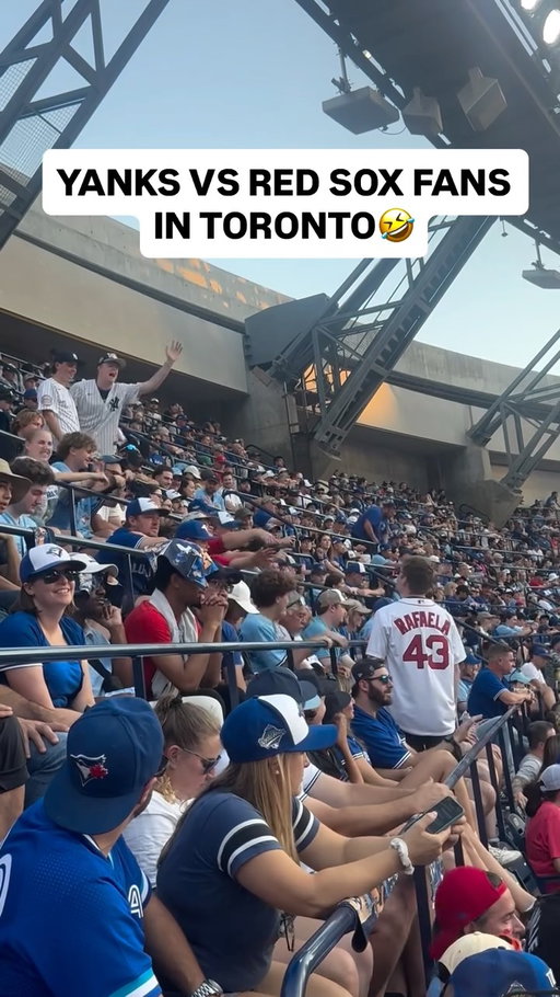 It got so bad for the Yanks that they started going at it with Red Sox fans🤣🤣🤣

#toronto #bluejays #jays #toronto #yankees #redsox #newyork #mlb #baseball #wantitall #mlbplayoffs