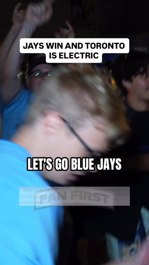 JAYS WIN AND TORONTO IS ELECTRIC!!

#bluejays #jays #Toronto #wantitall #yankees #nyyankees #newyork #mlb #baseball #fancam #fans #baseballfans #mlbfan #interview #sports