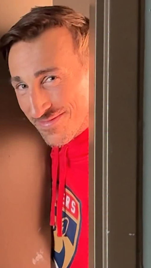When Brad finds out you purchased a pack of Tim Hortons NHL® Hockey Cards 🏒😉

#bradmarchand #timhortons #nhl #hockey #hockeycards