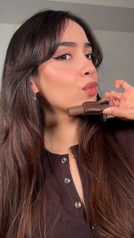@gisou ‘milky mocha’ lip oil 🤎 obsesionada con este tono y el olorrr, huele a chocolate deliciosoooo! 🍫

#gisou #gisoulipoil #lipswatch #brown #fall