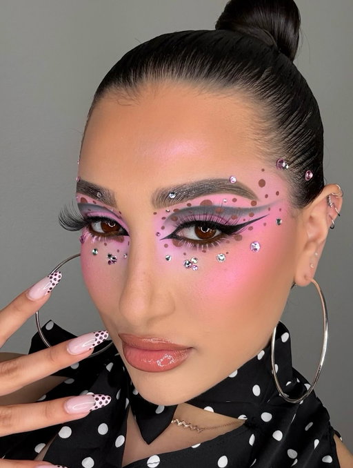 🎀⚫️ POLKA DOT⚫️🎀

Had to do some polka dot makeup to match my polka dot nails by my queen @nailedbystasia . Love this color combo so much 🤎💕⚫️ Inspo @meicrosoft 

PRODUCT DETAILS 👉🏼

✨SPARKLE @jelliwinkcosmetics Pigment (Rouge, Ziya) ✨

🎀 @elfcosmetics Power Grip Primer 
⚫️ @benefitcosmetics The Professional Foundation 
🎀 @threadbeauty Cover it Concealer 
⚫️ @dominiquecosmetics Cream Bronzer 
🎀 @beautycreationscosmetics Liquid Blush (Pink Thing)
⚫️ @kimchichicbeauty Puff Puff Pass Loose Setting Powder*USE CODE “LEXILALAMAKEUP15”
🎀 @makeuprevolution Lilac Baking Powder 
⚫️ @maccosmetics Skin Finish Sunstruck Matte Bronzer 
🎀 @toofaced Cloud Crush Blush (Candy Clouds)
⚫️ @kaleidosmakeup Space Age Highlighter (Comet Catcher)
🎀 @charlottetilbury Airbrush Flawless Finish Powder 
⚫️ @kosas Candy Cloud Set Pressed Powder 

🎀 @nyxcosmetics The Brow Glue Crazy Lift
⚫️ @anastaiabeverlyhills Brow Wiz Brow Pencil 

🎀 @citycolorcosmetics Canvas Base (Amethyst)
⚫️ @westmorebeauty Lasting Effects Soft Glide Eyeliner (Rich Brown)
🎀 @kvdbrauty Tattoo Liquid Liner 
⚫️ @kimchichicbeauty Holy Sharts It’s So Effin Bright Palette *USE CODE “LEXILALAMAKEUP15”
🎀 @jlashusa Kawaii Doll Lashes
⚫️ @officialbloodlinebeauty Water Activated Liner Palette 
🎀 @patricktabeauty Major Dimension III

🎀  @morphebrushes Signature Lip Pencil (Honey)
⚫️ @lawless Forget The Filler Lip Gloss (Daisy Pink)

Makeup, Creative makeup, Polka Dot, Pink makeup, Polka Dot nails, Black + Pink, Black and white, Cute makeup, Accessories, Winged liner
