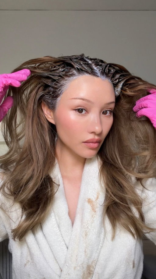 Finally got around to filming a hair coloring tutorial! 💇🏼‍♀️💗 l use a 1:1:2 mixing ratio with agebeautiful HLA + 9AA
+ 20 vol developer, Imk if u have any questions! 🙋🏻‍♀️