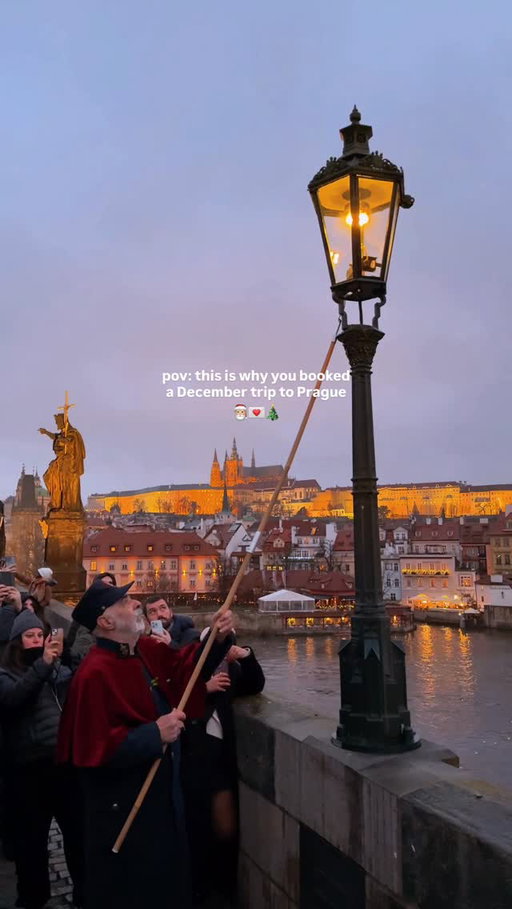 A Christmas tradition in Prague you’ve probably never heard of ✨🕯️

Every year from December 1st, a man dressed as a historical lamplighter walks across Charles Bridge, lighting each gas lamp by hand — just like in the 1800s.

No music, no stage.
Just flickering lights, icy air, and a fairytale glow over the Vltava River.

📍 Where: Charles Bridge, Prague
📅 When: Daily from December 1st during the festive season
🕰️ Time: Around 4 PM (just before sunset)

This quiet little ritual is one of the most magical ways to start the Christmas season in Prague.

📌 Save this for your winter getaway