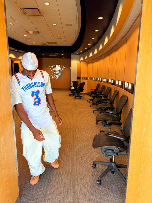 staying up here is our only option 
besides that I guess there’s nowhere we could go
they said it’s lonely at the top
i disagree,
i think it’s lonelier below..
Kobe year
i gotta go into eighth gear for year 8
i’m talking Kobe with the ‘fro