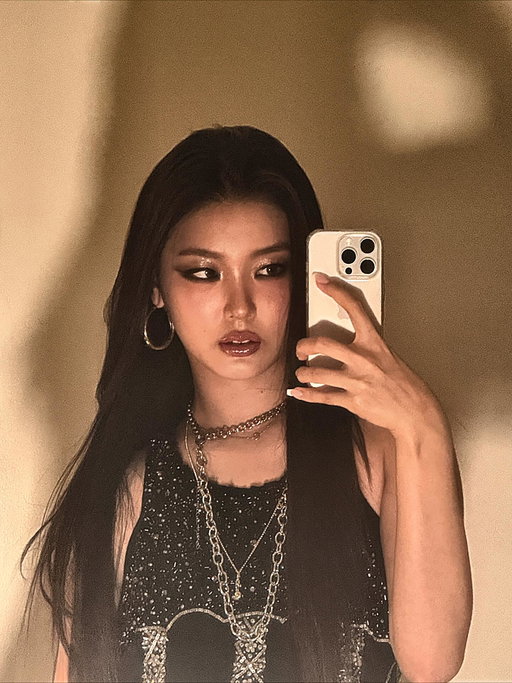 <3