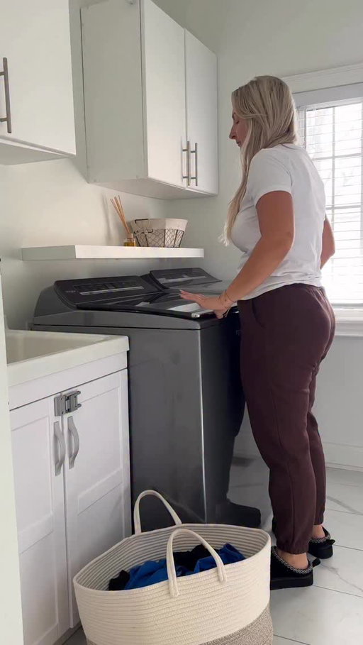 Laundry day just got easier. My laundry room got an upgrade with the @whirlpool_ca Smart Top Load Washer & Smart Top Electric Dryer.

The removable agitator makes it easy to wash bulky items, and the Wrinkle Shield™ Plus feature helps keep clothes looking great. From basics to dressier pieces, everything comes out clean and fresh. These smart appliances make a big difference.

#ad #WhirlpoolAmbassador