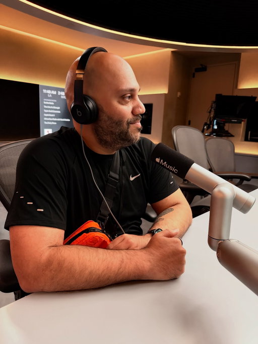 Huge shout out to @beatsbydre for the incredible hospitality last week for the launch of the new PowerBeats Fit (the new earbuds with the wingtip that locks them into your ear!)

The behind-the-scenes tour of the new Apple Music facility was wild, and they even had us pick out new workout fit to put the new PowerBeats to the test. #findyourfitwithbeats #powerbeatsfit @applemusic #applemusic