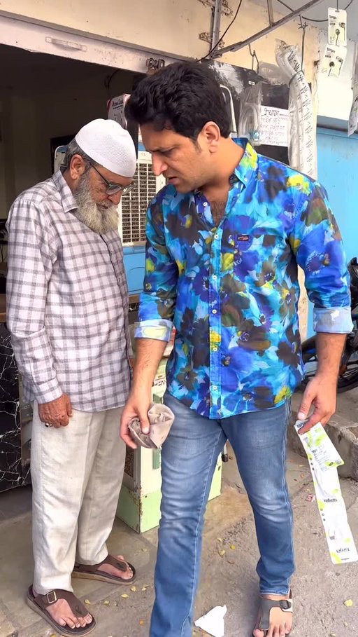 Maa Baap Ki Ehmiyat 
Heart Breaking Story 😞

#maa #maa❤️ #maalove♥️ #maabaap #baap #baapu #heart #touching #emotional #story #mom #dad #mother #father #family #reels #dua #respect #love #hearts #moment #hyderabad #telangana #india #world