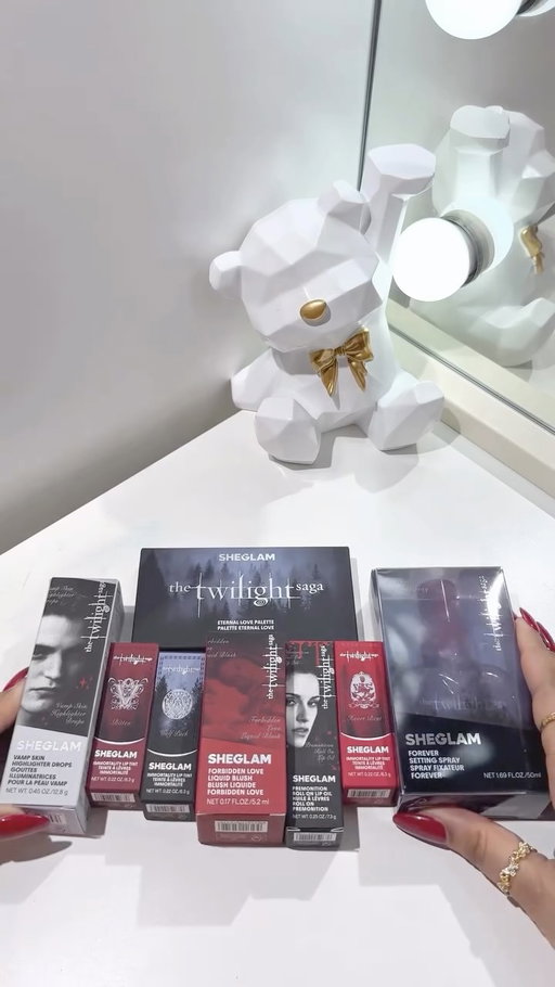 ✨ “And so the lion fell in love with the lamb…” 🖤
Channeling my inner Twilight vibes with the stunning #SHEGLAMXTHETWILIGHTSAGA collection 🩶
Every shade feels magical, every glow feels timeless — just like the saga itself ✨

#SHEGLAM #SHEGLAMCOLLECTION #THETWILIGHTSAGA #SHEGLAMcrueltyfree #sheglampartner