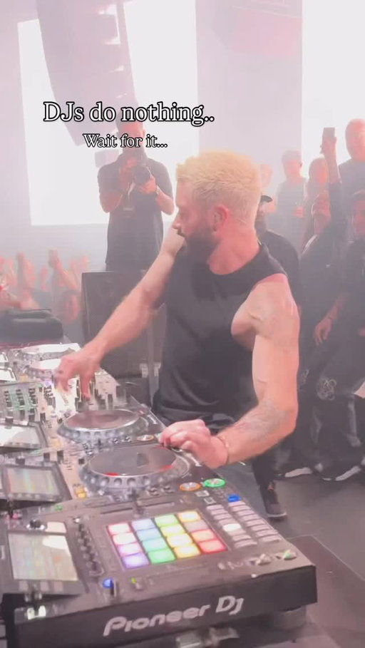 Big energy in Madrid 🔥❤️
#dj #producer #housemusic #pioneerdj #madrid #labtheclub