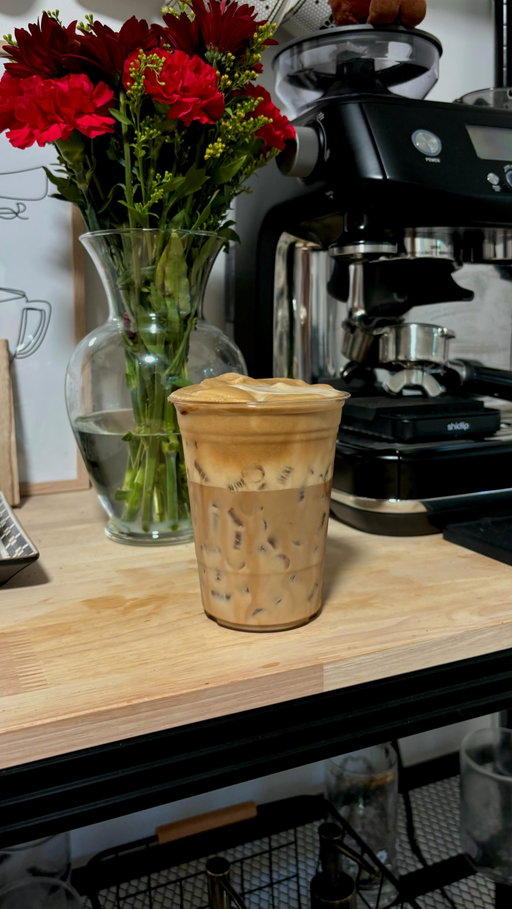 Salted Maple Cinnamon 🍁☕️🤍

Fall flavors no solo son all pumpkin spice - in my coffee bar this fall Maple really steals the moment porque it tastes so good in absolutely every latte 
.
.
.
.
#saltedmaple #maplesyrup #coffeeathome #homecafe #homecoffeebar #coffeebar #coffeerecipes #icedlatte #coffeebardecor #instantcoffee @nespressousa