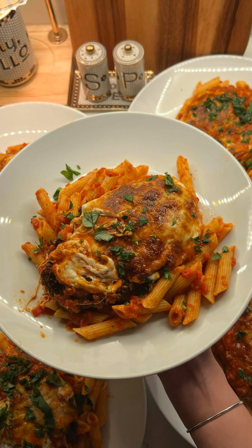 I could eat this every week 🍝  comment recipe & ill DM it to you!

 #glutenfree #chickenparmesan #falldinner #dinneridea